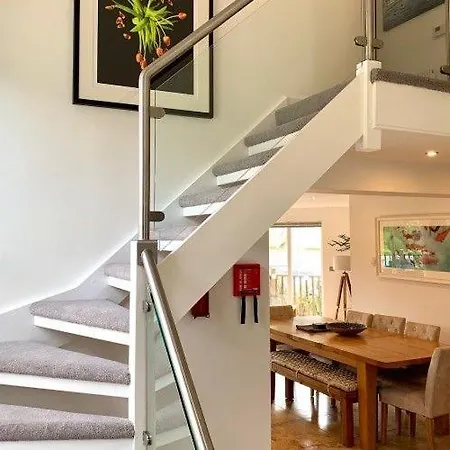 Luxurious 4 Bedroom New England Style - Trewhiddle 30 Holiday home